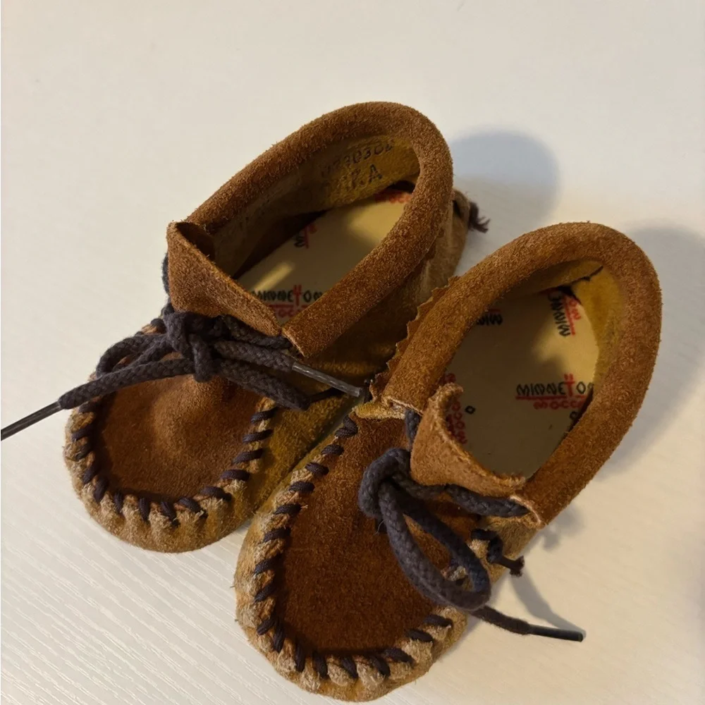 Minnetonka ORIGINAL Toddler moccasin size 5